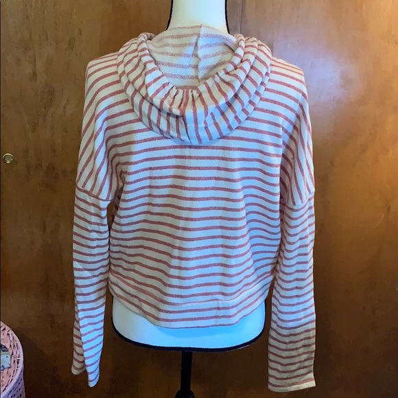 Forever 21 cropped hoodie. Worn once - Picture 2 of 2